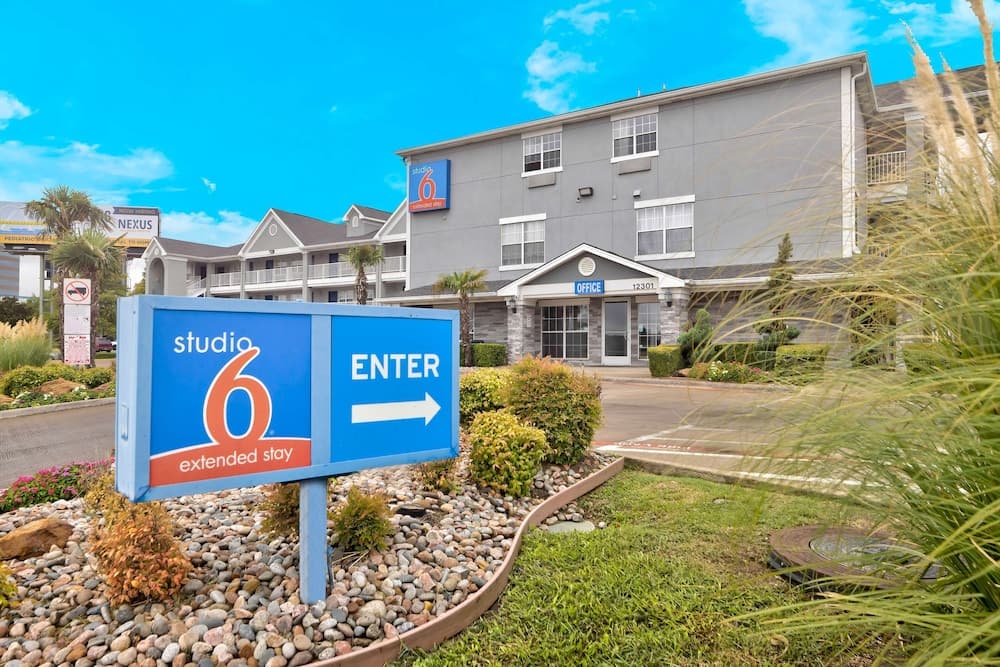Studio 6 Dallas, TX - North - Richardson featured exterior or lobby in Dallas, TX — similar hotel