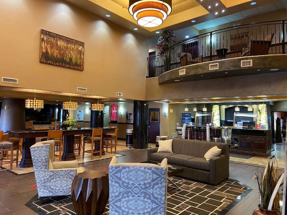 Best Western Plus KC Speedway Inn & Suites interior in Kansas City, KS — gallery photo 2