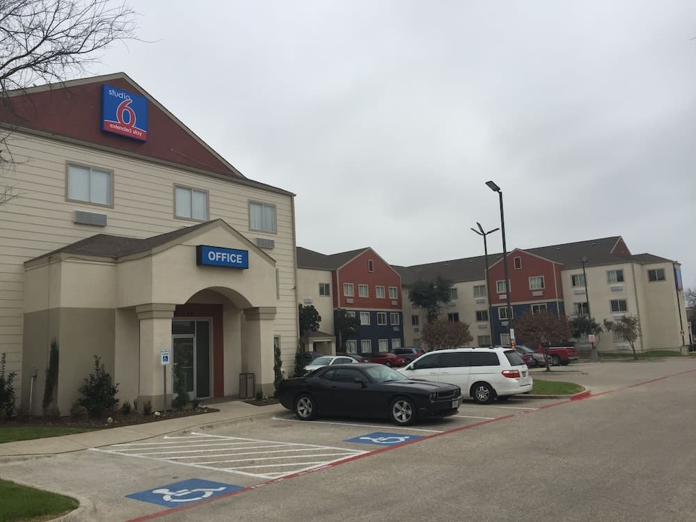 Studio 6 Dallas, TX featured exterior or lobby in Dallas, TX — similar hotel