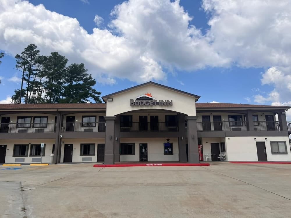 Budget Inn By OYO San Augustine featured exterior or lobby in San Augustine, TX — similar hotel