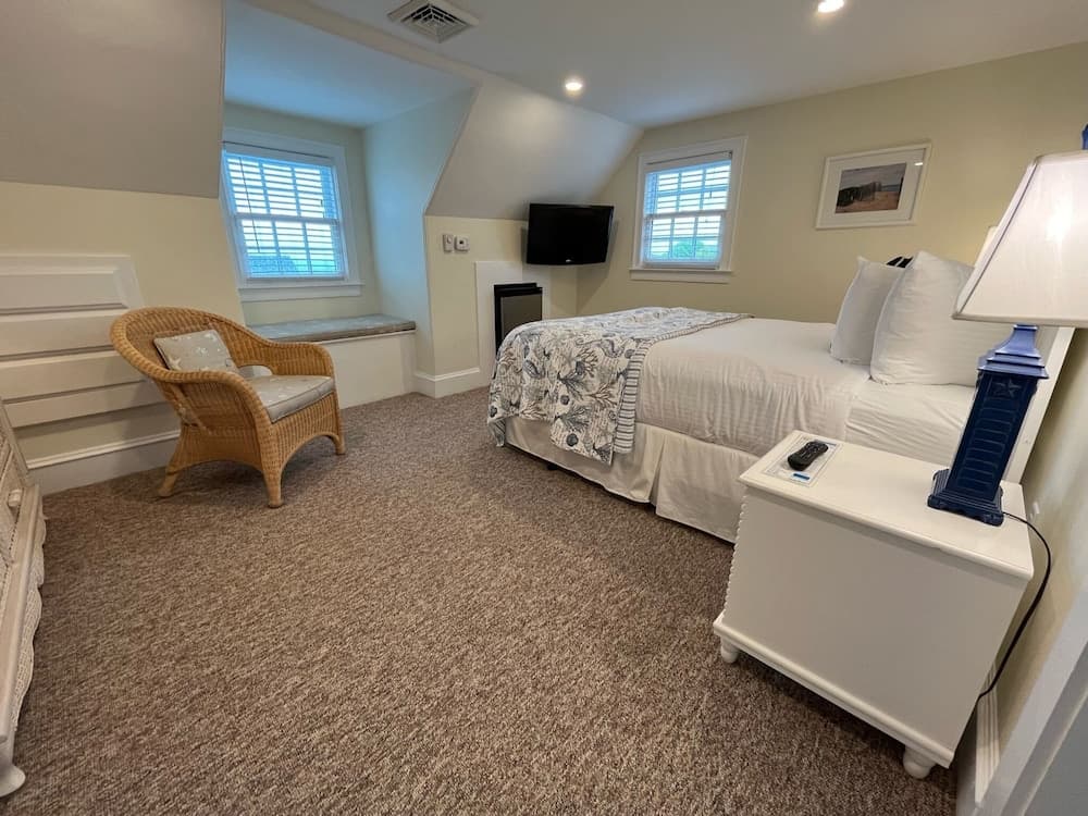 Beach Breeze Inn gallery photo in Falmouth, MA — image 79