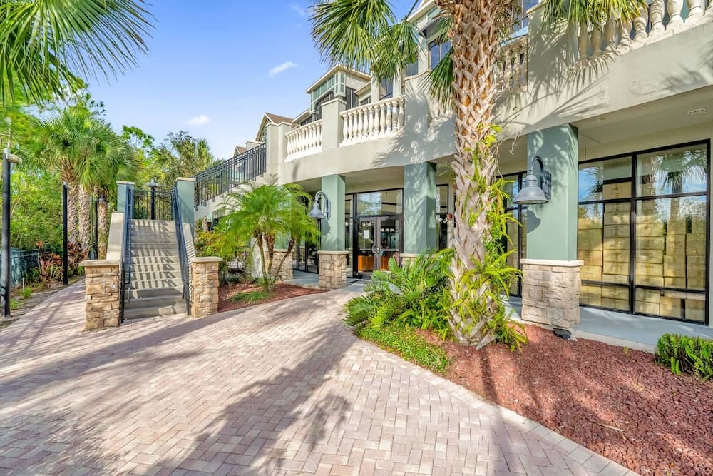 Upstay Modern 3BR Getaway w Pool and Hot Tub property views in Winter Garden, FL — gallery photo 3