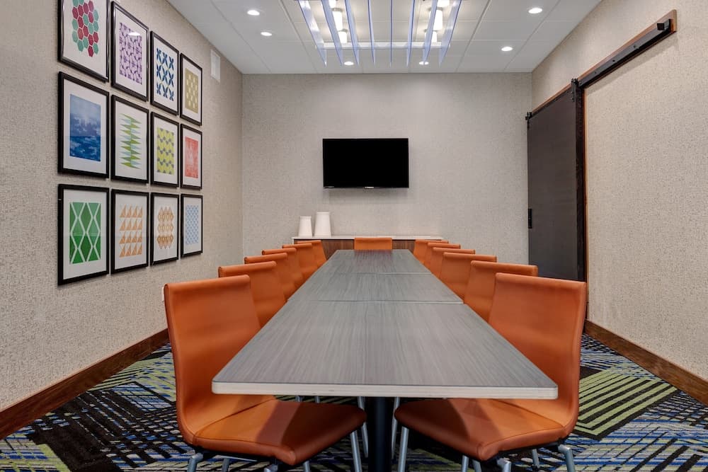 Holiday Inn Express & Suites Detroit Dearborn by IHG gallery photo in Dearborn, MI — image 27
