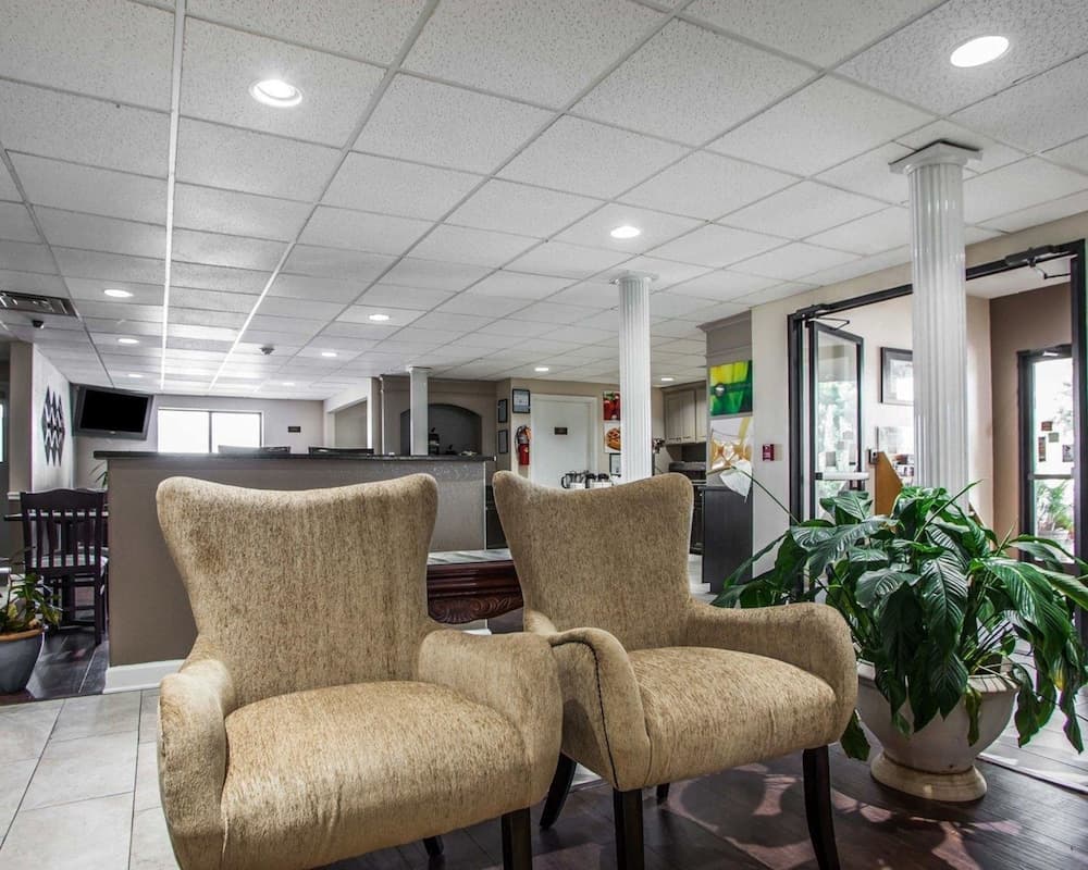 Quality Inn Florence Muscle Shoals interior in Florence, AL — gallery photo 2
