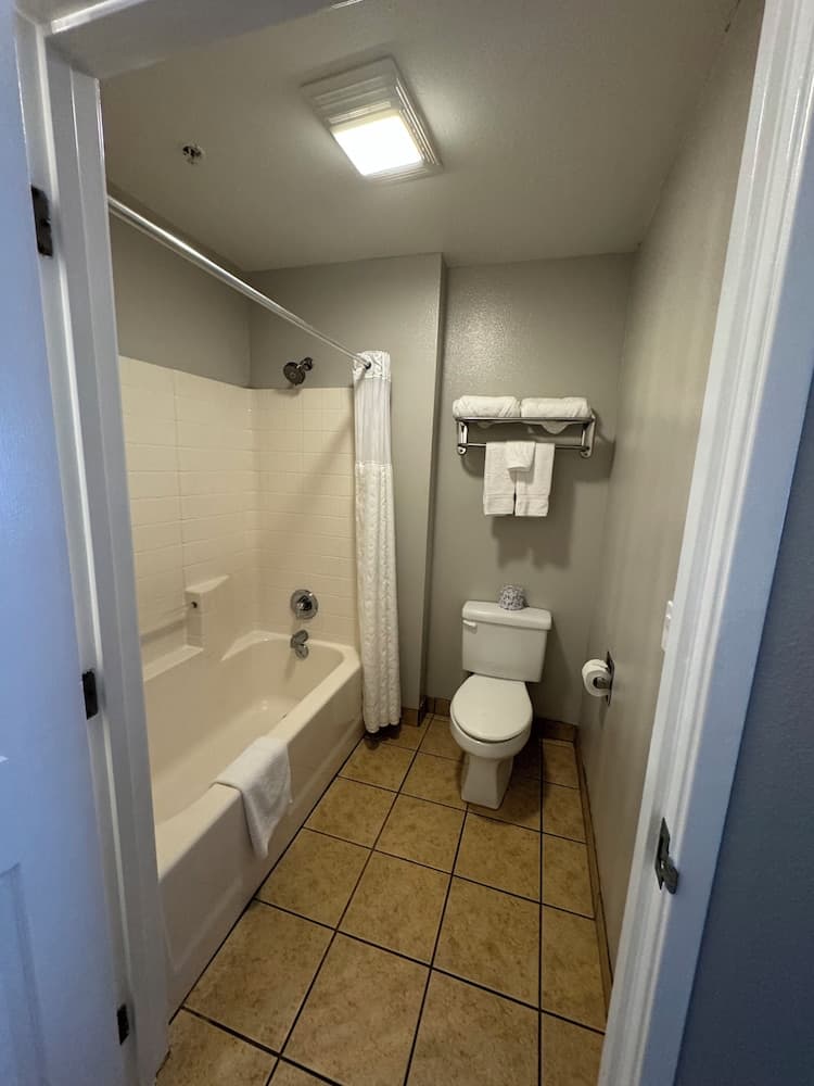 Dune Surfer Inn interior in Oceano, CA — gallery photo 2
