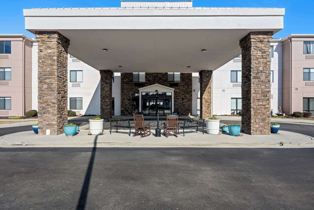 Comfort Suites Cullman I-65 Exit 310 featured exterior or lobby in Cullman, AL — similar hotel