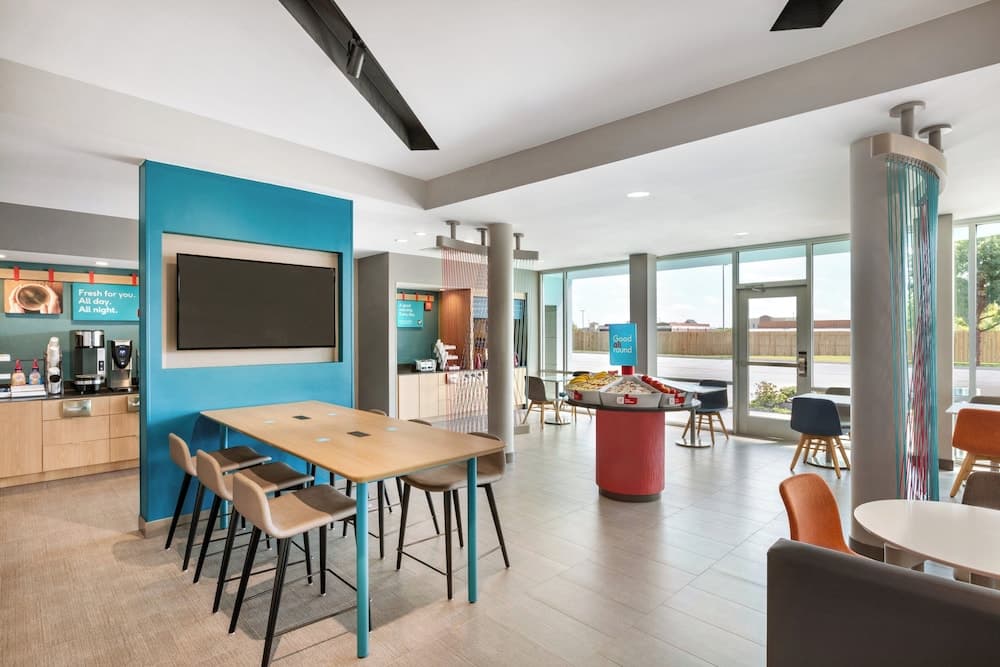 avid hotel Fort Stockton by IHG interior in Fort Stockton, TX — gallery photo 2