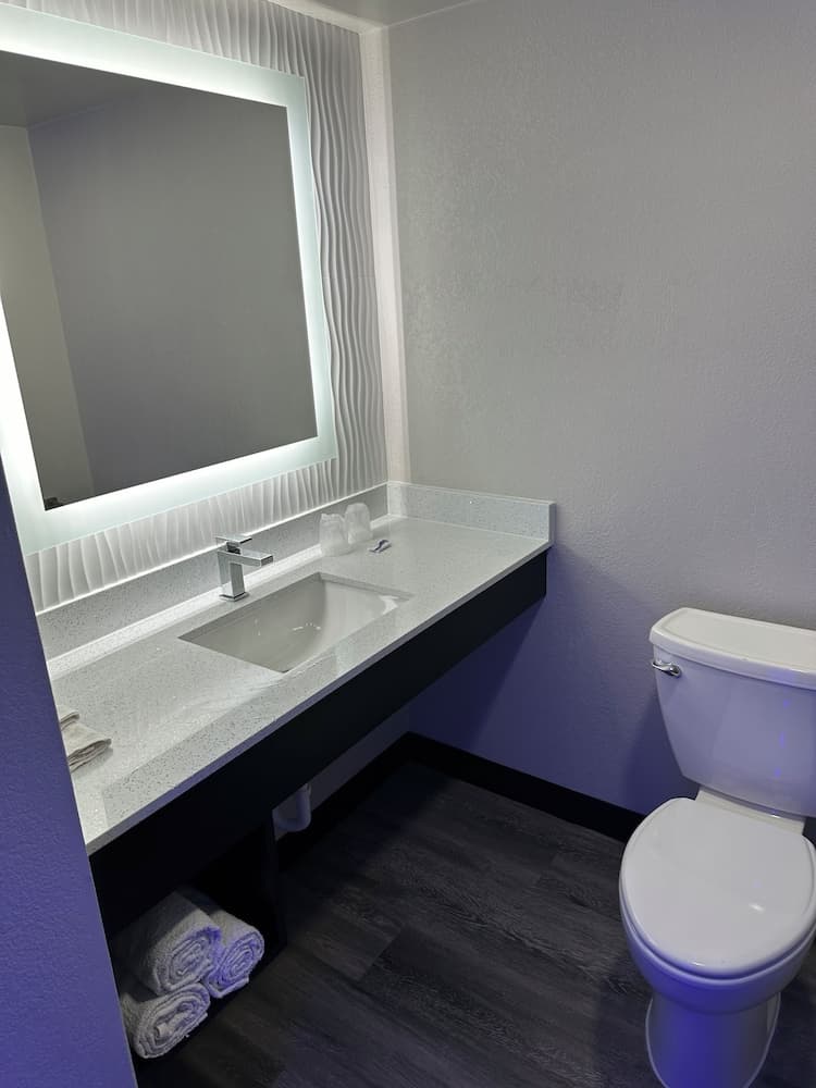 Imperial Suites interior in Dearborn, MI — gallery photo 2