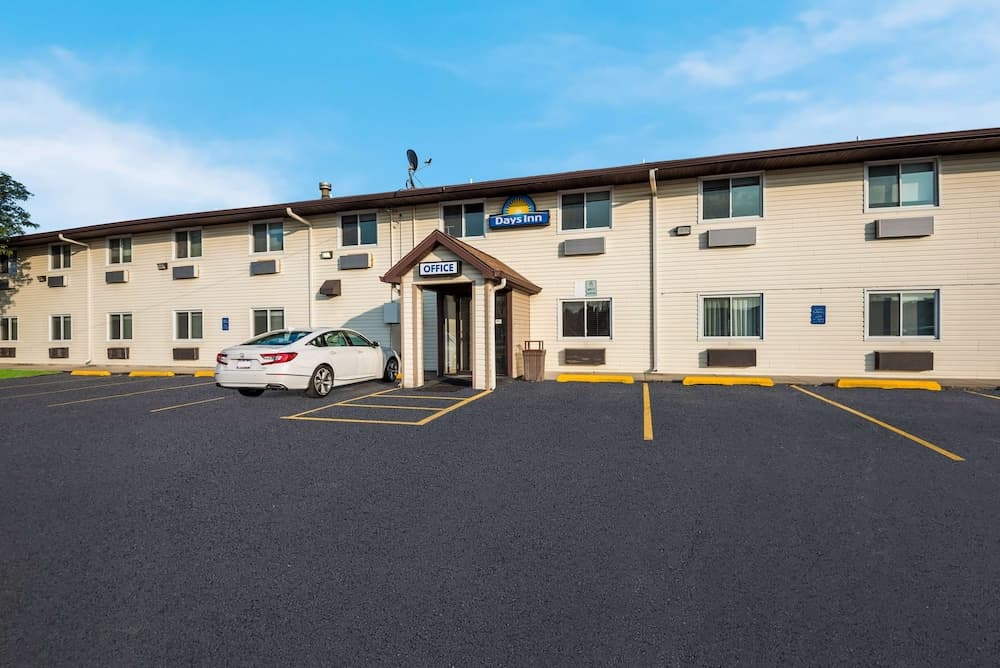 Days Inn by Wyndham Ankeny - Des Moines featured exterior or lobby in Ankeny, IA — similar hotel