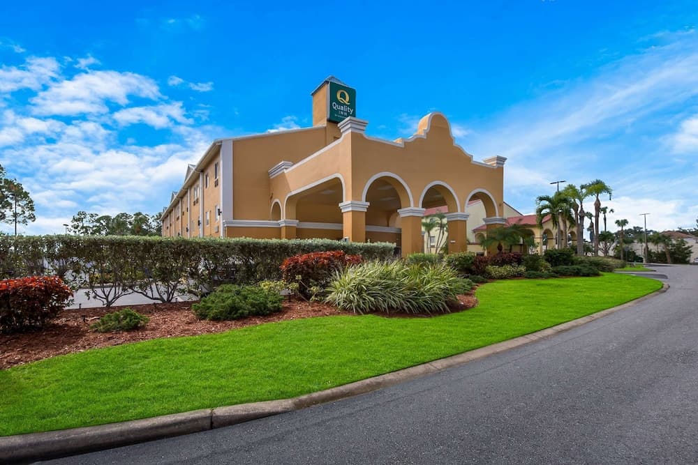 Quality Inn - Near Serenoa Golf Club interior in Sarasota, FL — gallery photo 2