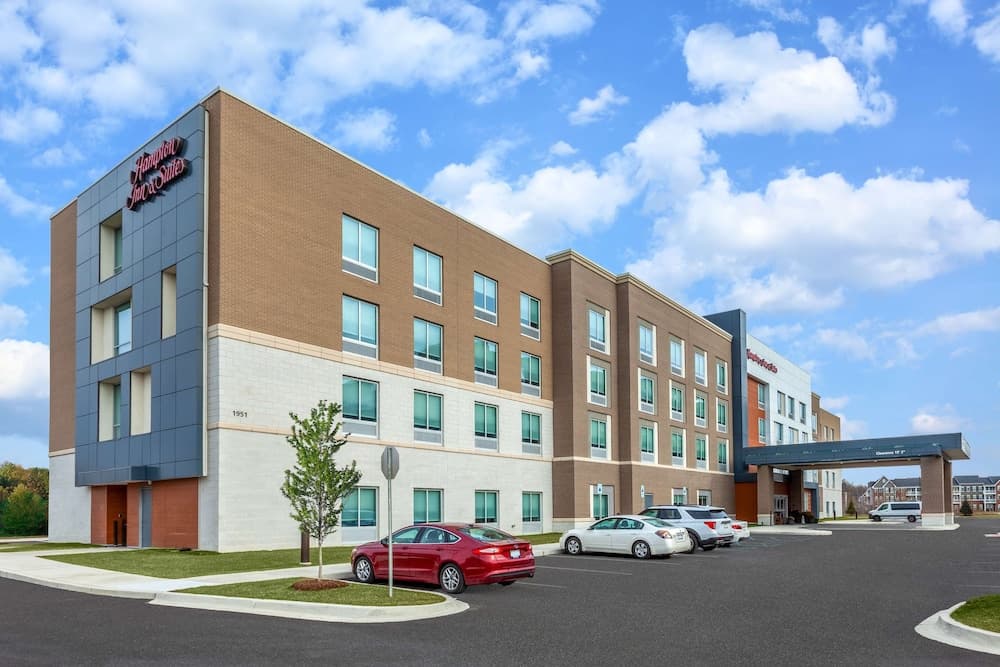 Hampton Inn & Suites Bloomfield Hills Detroit featured exterior or lobby in Bloomfield Hills, MI — similar hotel