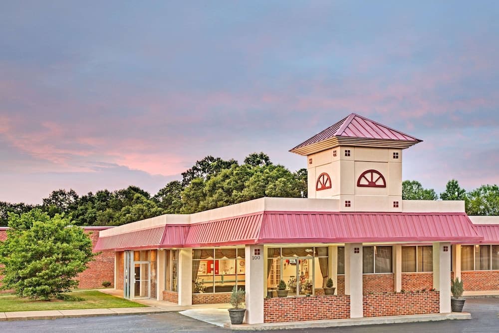 Super 8 by Wyndham Gaffney featured exterior or lobby in Gaffney, SC — similar hotel
