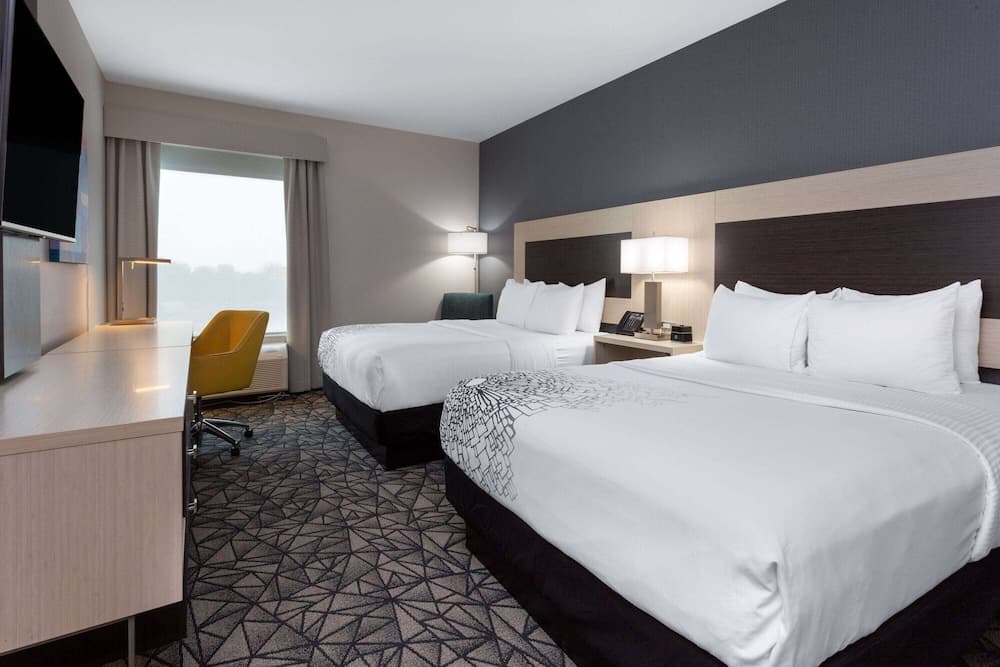 La Quinta Inn & Suites by Wyndham Shorewood gallery photo in Joliet, IL — image 18