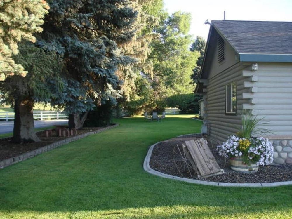 White River Inn property views in Meeker, CO — gallery photo 3