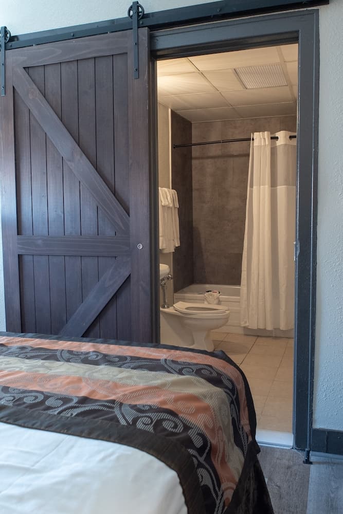 Hotel Chataura gallery photo in Dearborn, MI — image 29