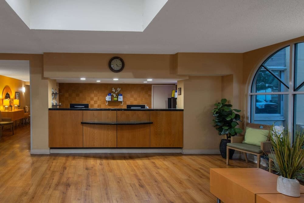 La Quinta Inn & Suites by Wyndham Deerfield Beach I-95 property views in Deerfield Beach, FL — gallery photo 3
