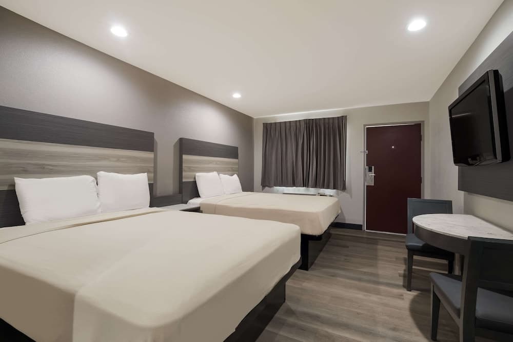 Rodeway Inn San Bernardino - Colton interior in San Bernardino, CA — gallery photo 2
