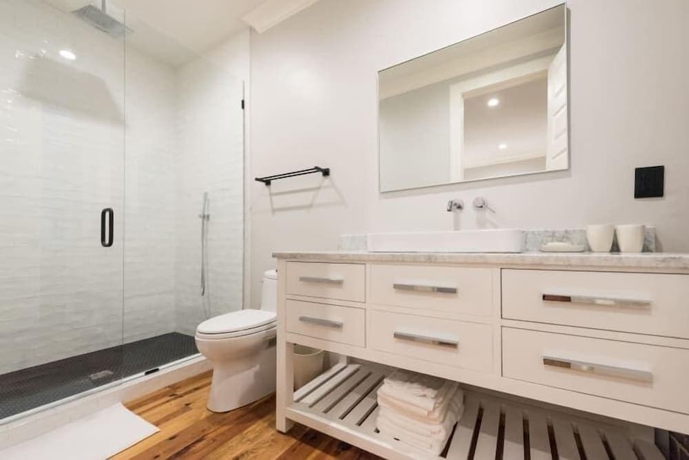 The Quarters on King interior in Charleston, SC — gallery photo 2