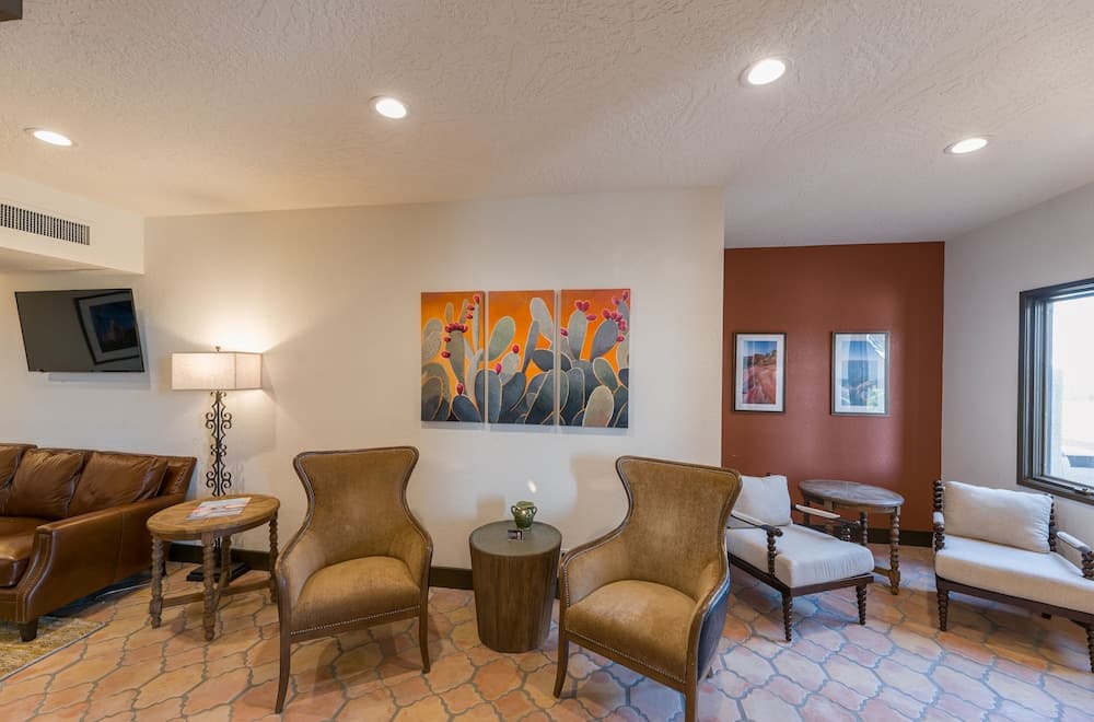 Lux Verde Hotel interior in Cottonwood, AZ — gallery photo 2