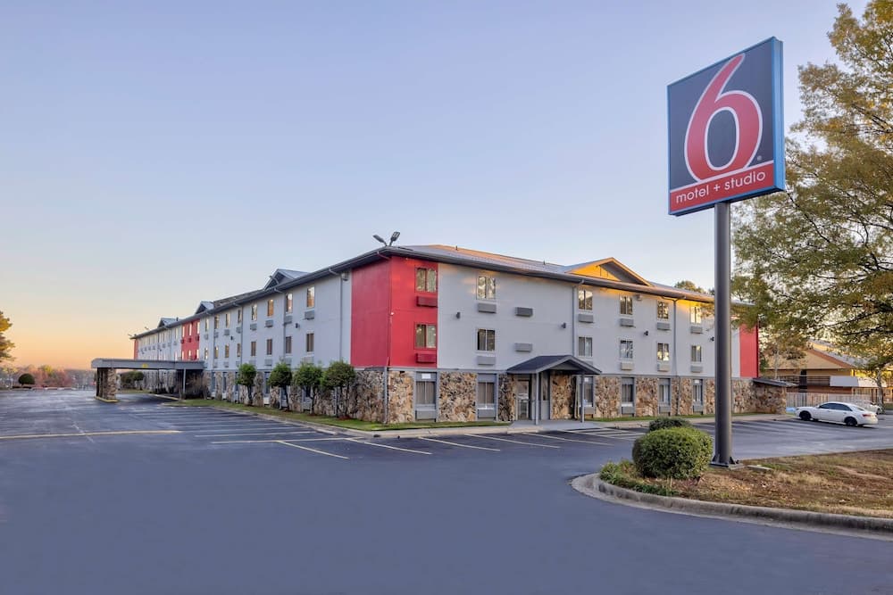 Motel 6 Little Rock, AR - South featured exterior or lobby in Little Rock, AR — similar hotel