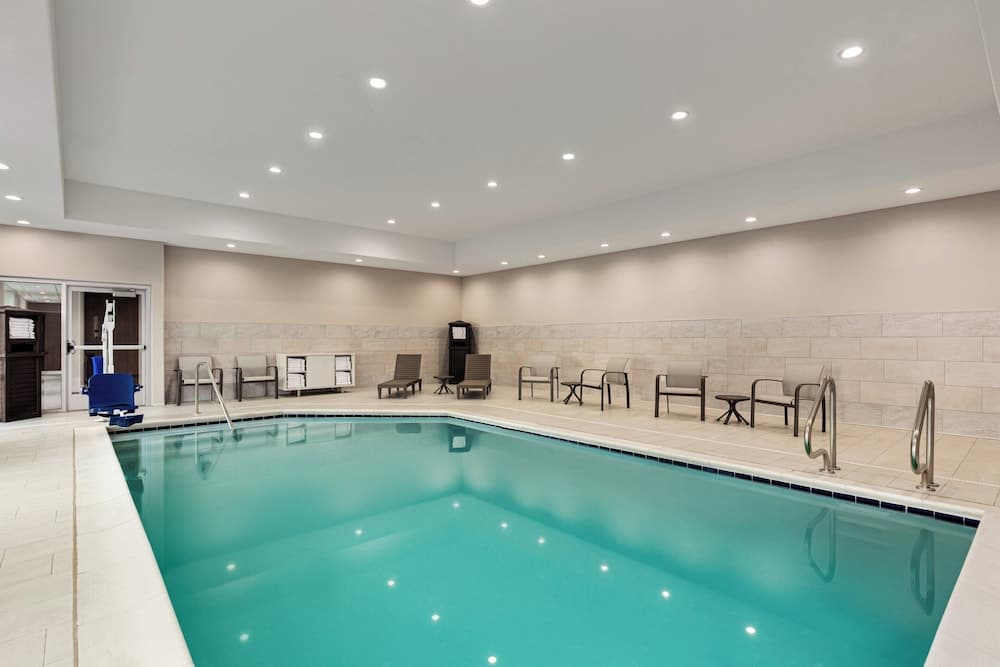 Holiday Inn Express & Suites Hayward - Castro Valley by IHG gallery photo in Hayward, CA — image 21