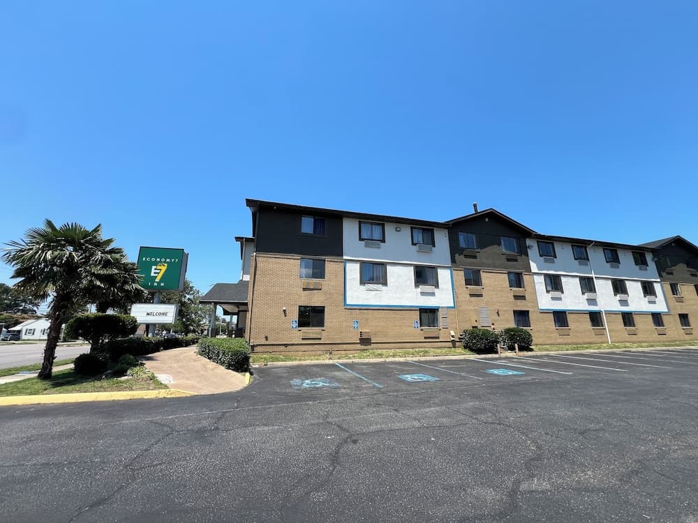Economy 7 Inn - Norfolk featured exterior or lobby in Norfolk, VA — similar hotel