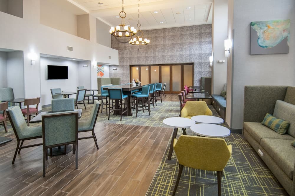 Hampton Inn & Suites Baton Rouge/Port Allen interior in Port Allen, LA — gallery photo 2