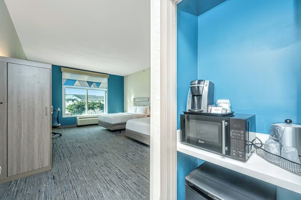 Holiday Inn Express & Suites Charleston Arpt-Conv Ctr Area gallery photo in North Charleston, SC — image 33