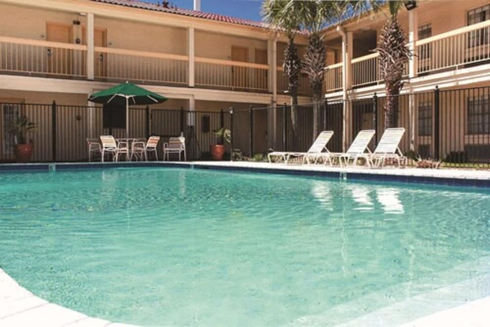 Econo Lodge property views in Lafayette, LA — gallery photo 3