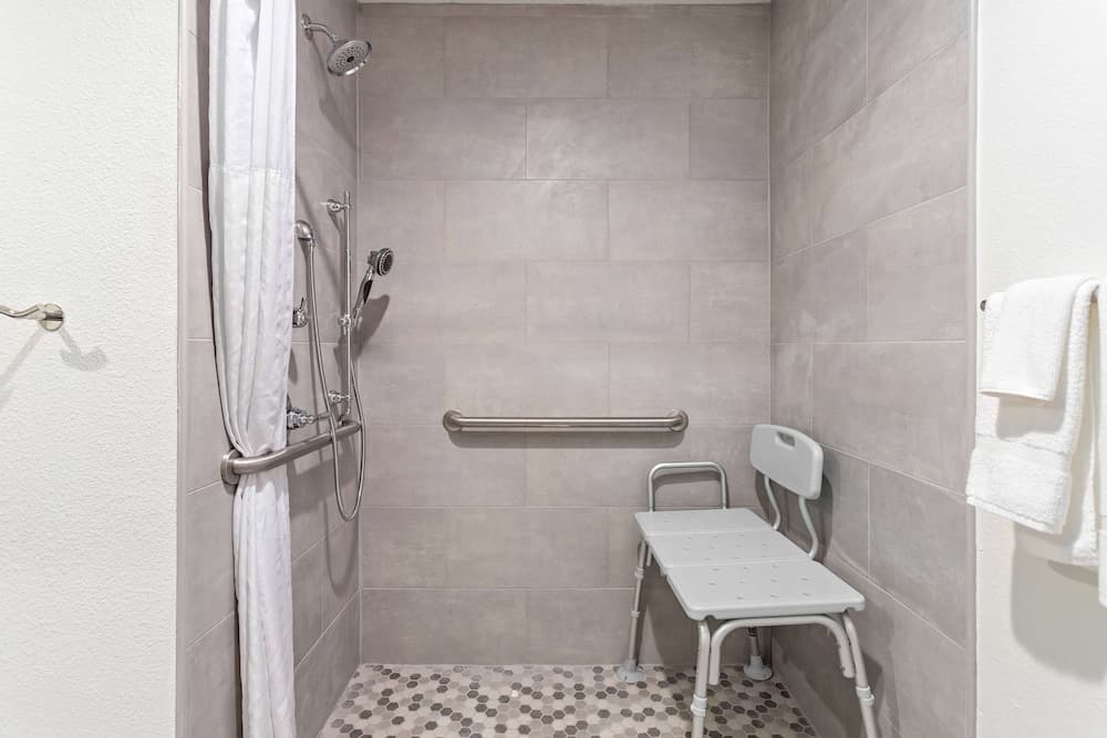 Baymont by Wyndham Beaumont gallery photo in Beaumont, TX — image 40