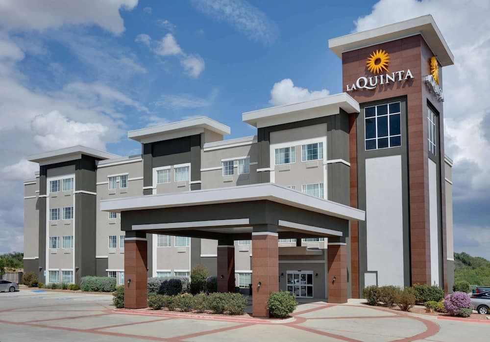 La Quinta Inn & Suites by Wyndham Big Spring featured exterior or lobby in Big Spring, TX — similar hotel