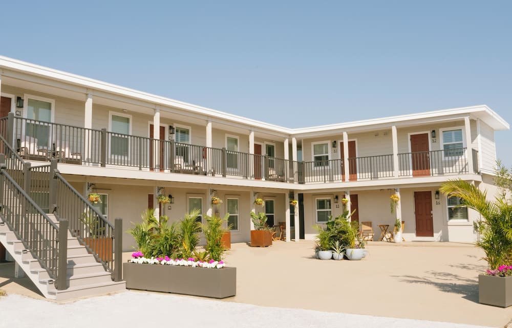 Beach 5 Villas - Immaculate 300 steps from the Ocean — hotel in Fernandina Beach, Florida