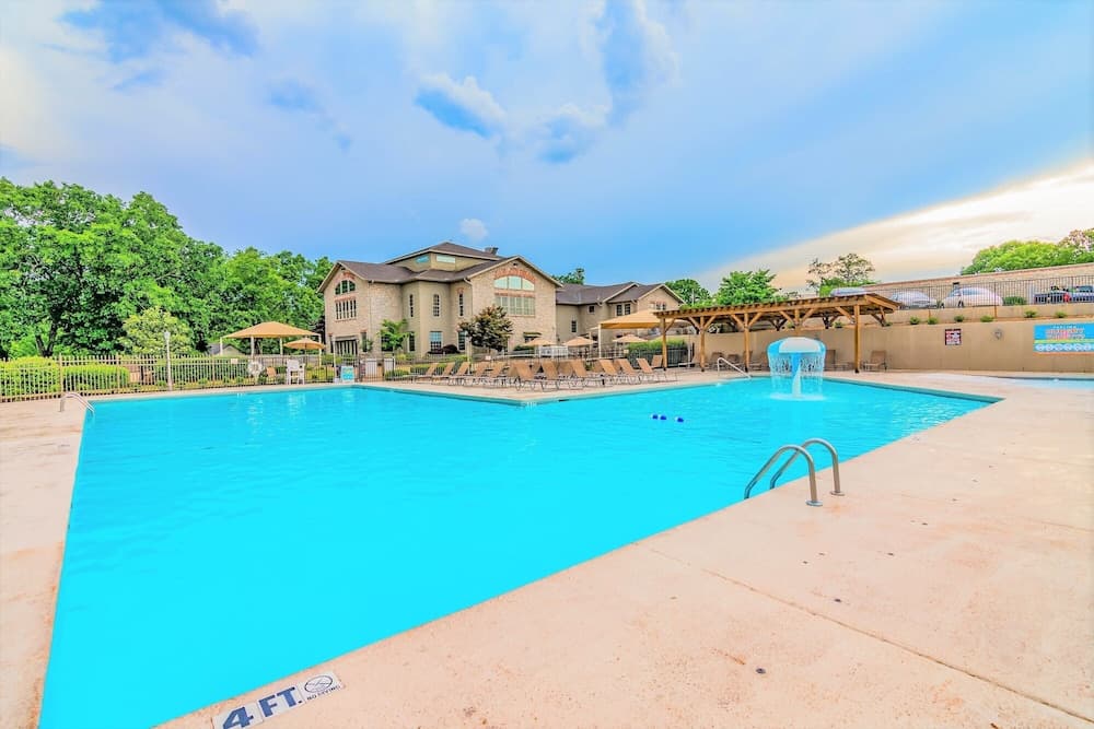 Pointe Royale Condominium Resort & Golf Course featured exterior or lobby in Branson, MO — similar hotel