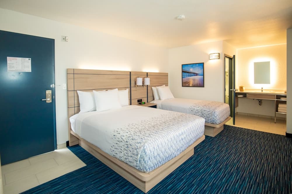 Orange Grove Inn interior in Tustin, CA — gallery photo 2