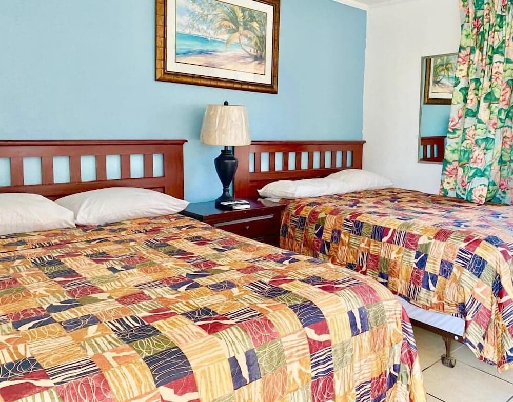 Glades Motel property views in Naples, FL — gallery photo 3