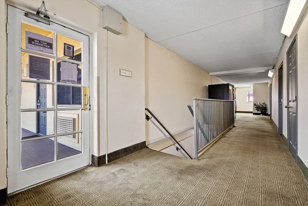 La Quinta Inn by Wyndham Costa Mesa / Newport Beach gallery photo in Costa Mesa, CA — image 8