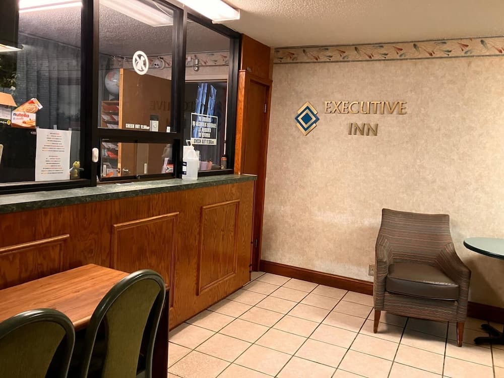 Executive Inn Laurel interior in Laurel, MS — gallery photo 2