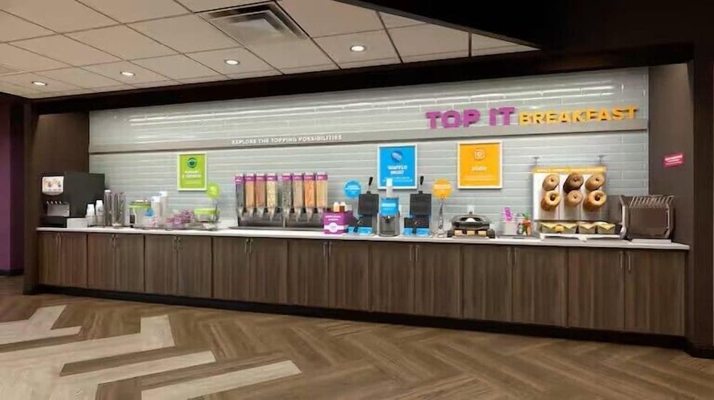 Tru By Hilton Brunswick interior in Brunswick, GA — gallery photo 2