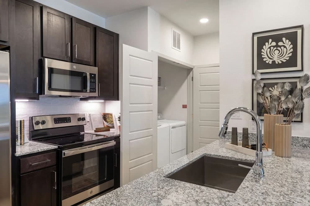 Blue Goose Apartments by Landing property views in Manor, TX — gallery photo 3