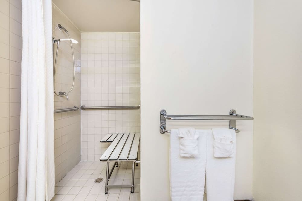 Super 8 by Wyndham Denton property views in Denton, TX — gallery photo 3