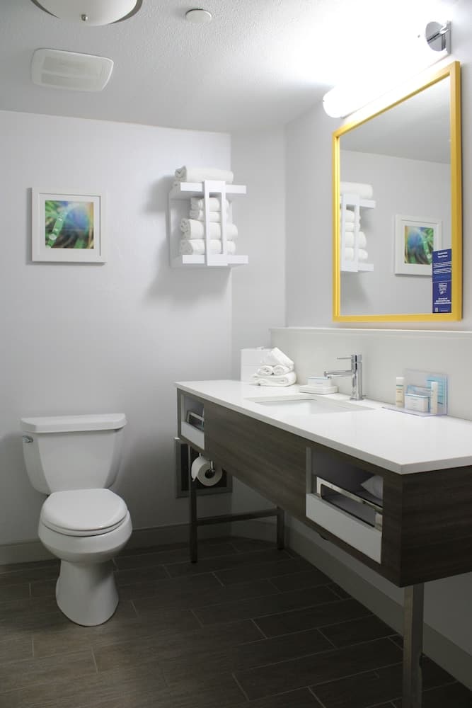 Hampton Inn Lacrosse/Onalaska interior in Onalaska, WI — gallery photo 2