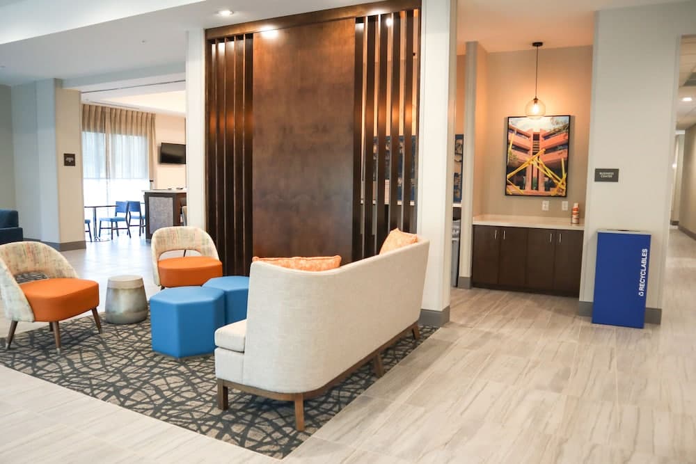 Comfort Suites Gainesville near University gallery photo in Gainesville, FL — image 10