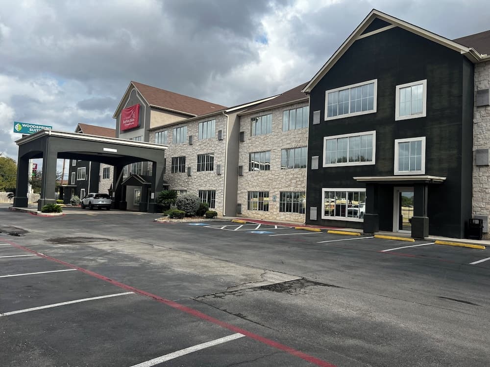 Candlewood Suites San Antonio - Fort Sam Houston interior in San Antonio, TX — gallery photo 2