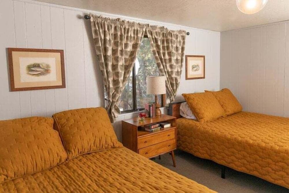 OAK Knoll Unit 9 #2407 interior in Big Bear Lake, CA — gallery photo 2