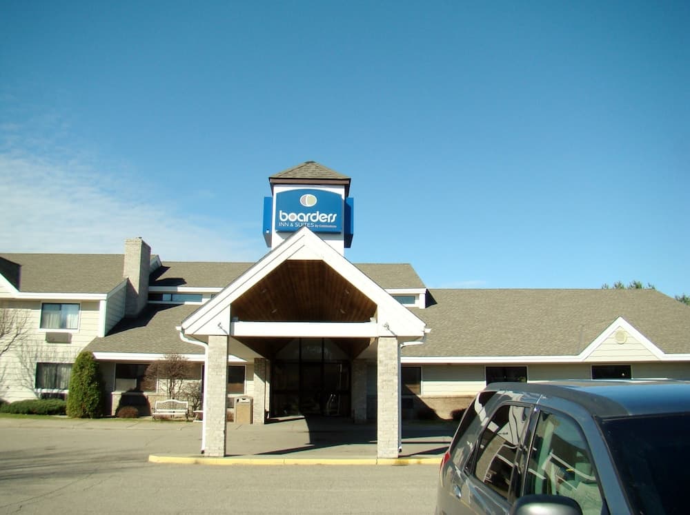 Boarders Inn & Suites by Cobblestone Hotels - Faribault featured exterior or lobby in Faribault, MN — similar hotel