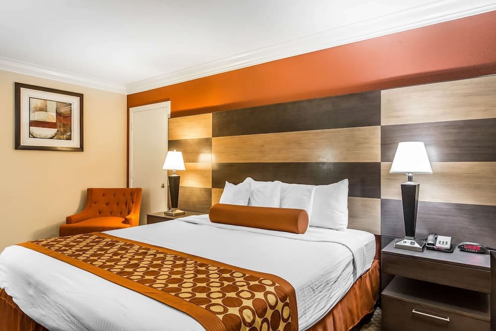 Rodeway Inn & Suites Canyon Lake-Menifee West gallery photo in Menifee, CA — image 5