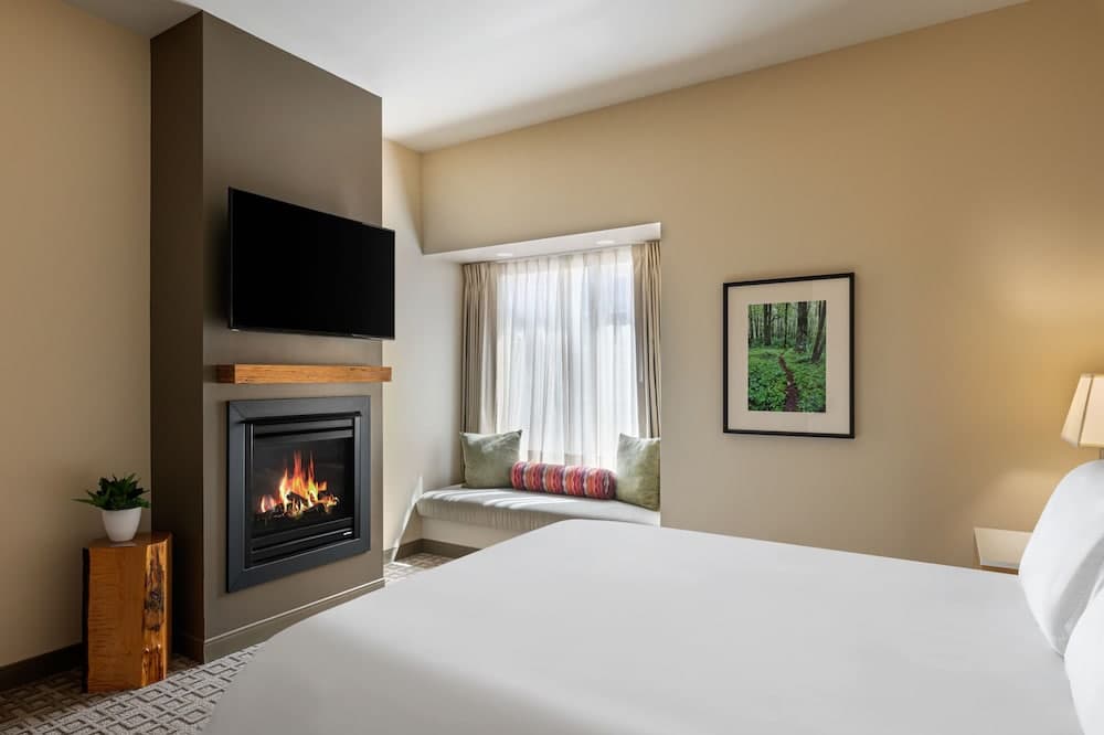 Inn at the 5th property views in Eugene, OR — gallery photo 3
