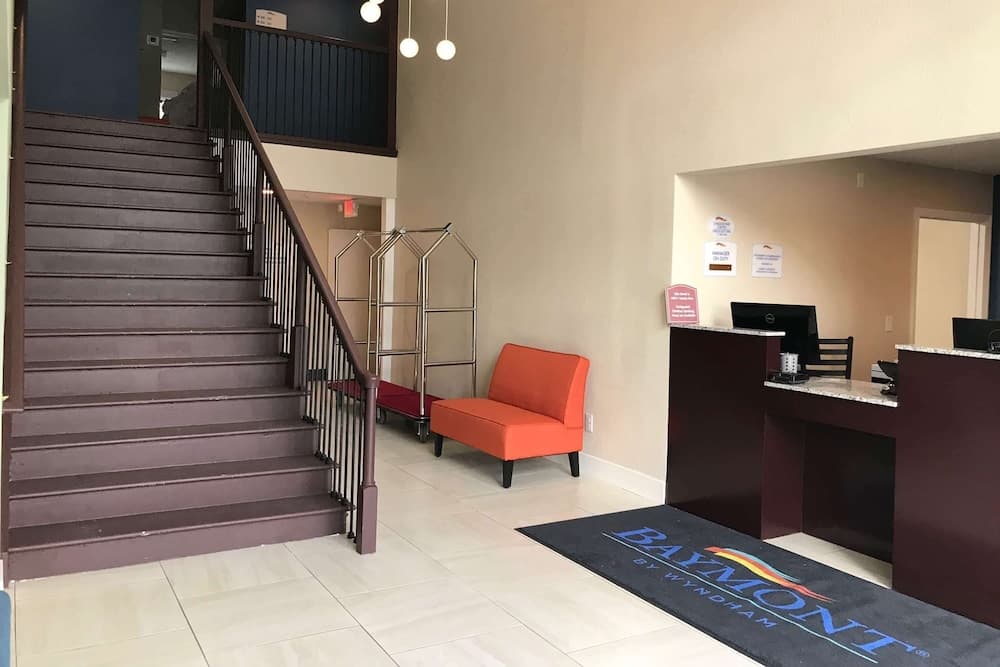 Baymont by Wyndham Lake Park Valdosta I-75 interior in Lake Park, GA — gallery photo 2