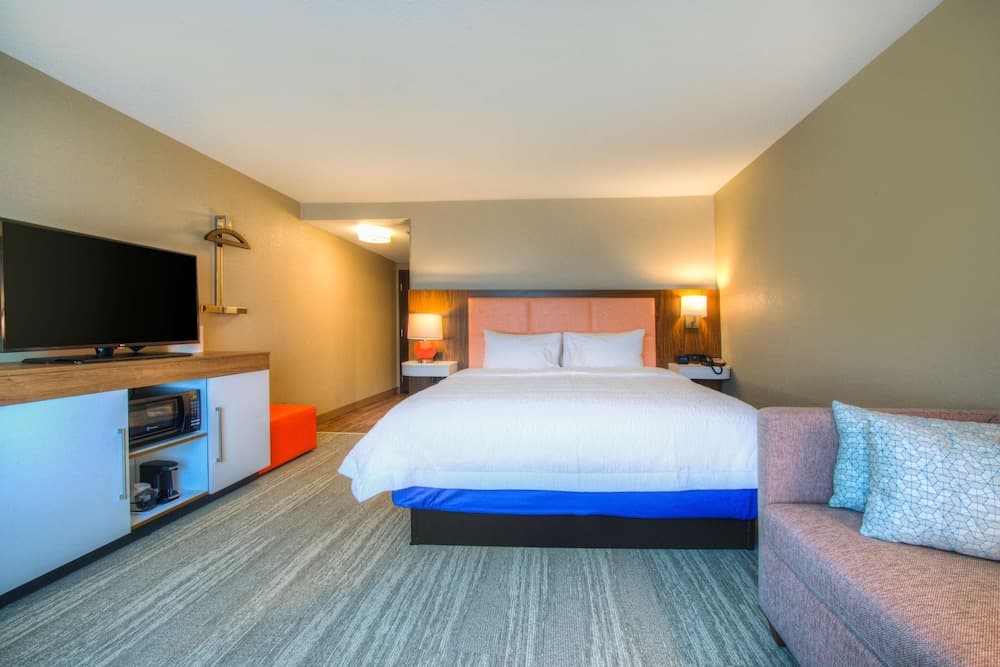 Hampton Inn & Suites Wixom gallery photo in Wixom, MI — image 49