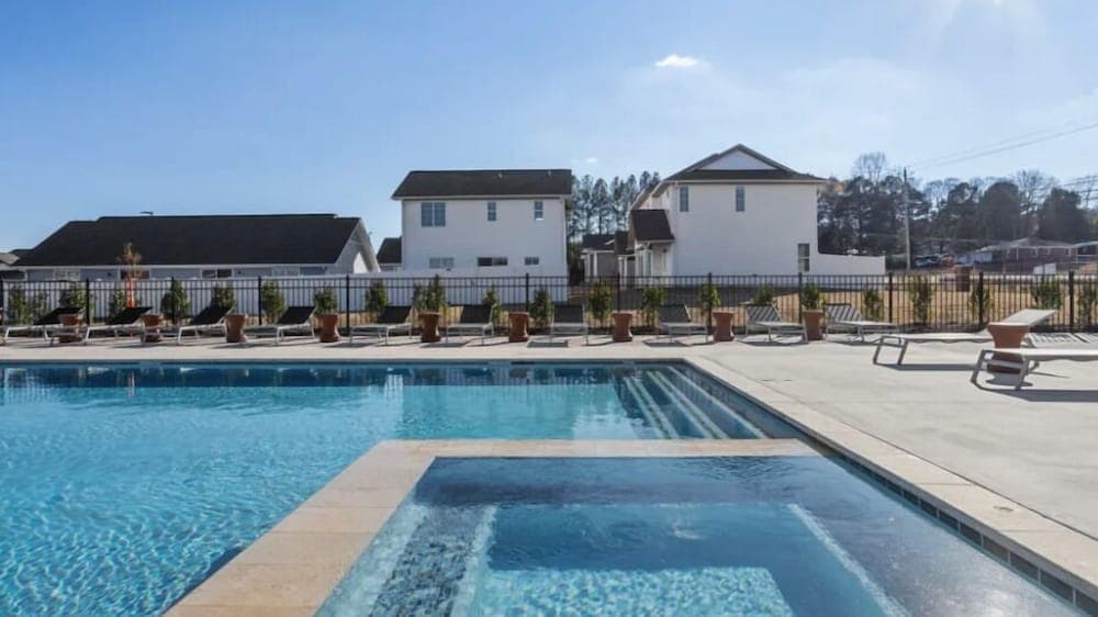 Landing Apartments Huntsville property views in Madison, AL — gallery photo 3